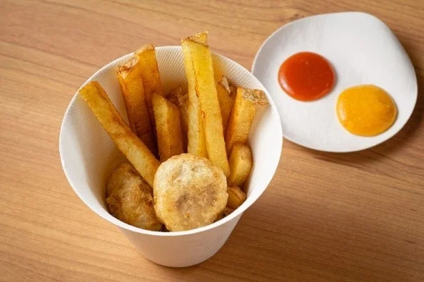 フライドポテトとチキンナゲット