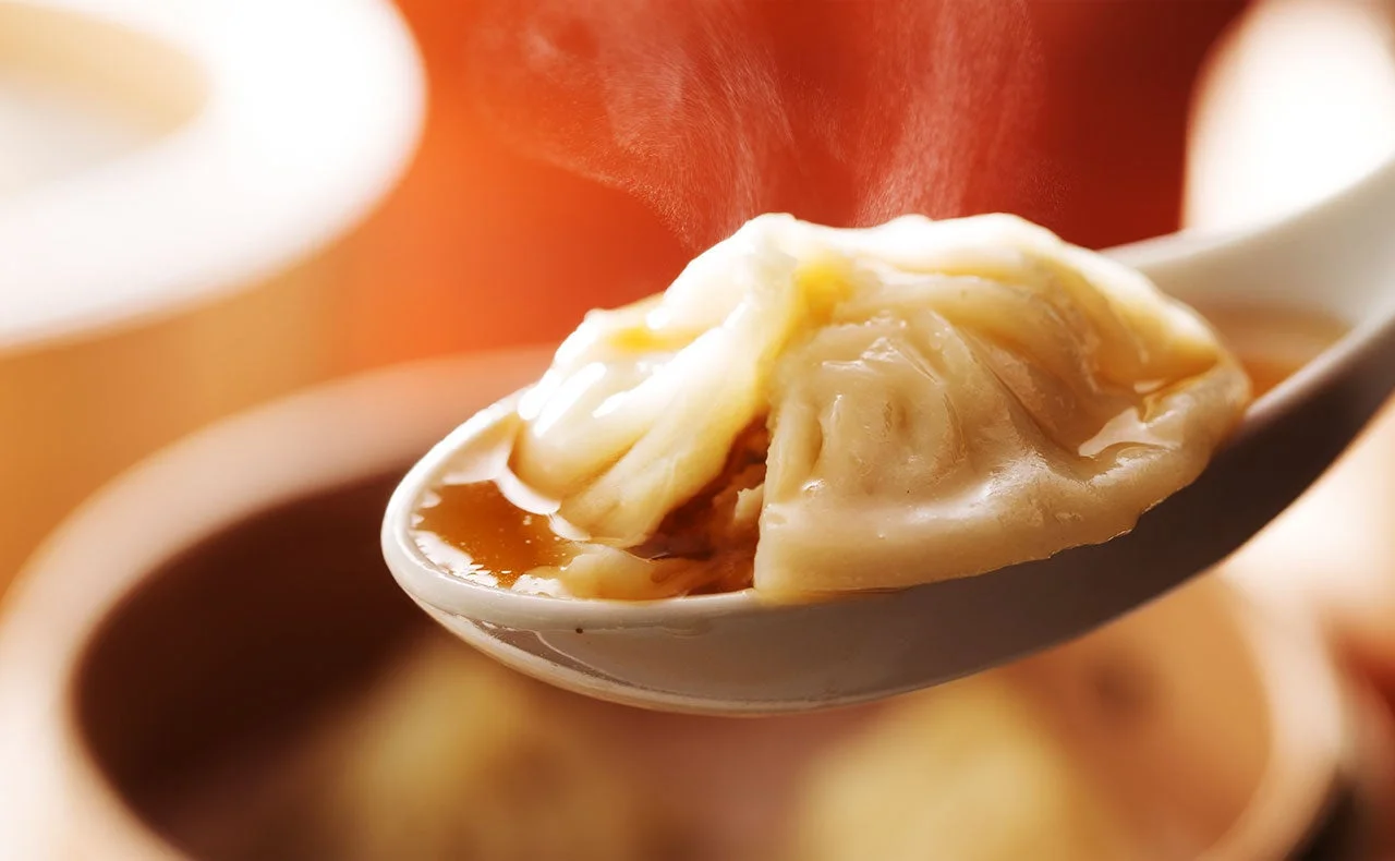 小籠包、スープ、熱々、飲茶、中華料理、食べ物、スプーン、蒸気