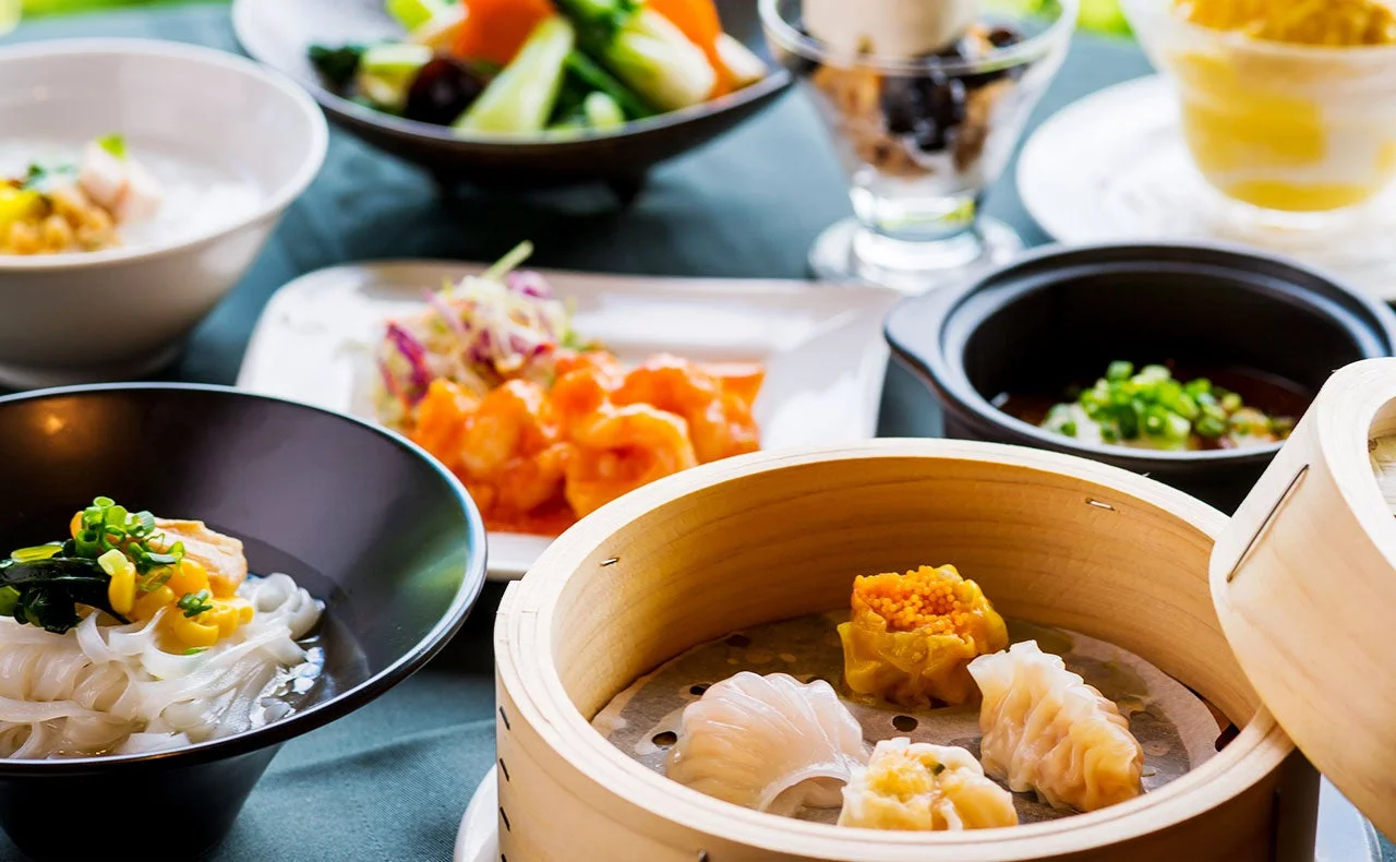 中華料理、飲茶、点心、シュウマイ、エビ餃子、麺類、エビチリ、サラダ、中華粥、デザート、食事、ランチ、ディナー、アジア料理、グルメ