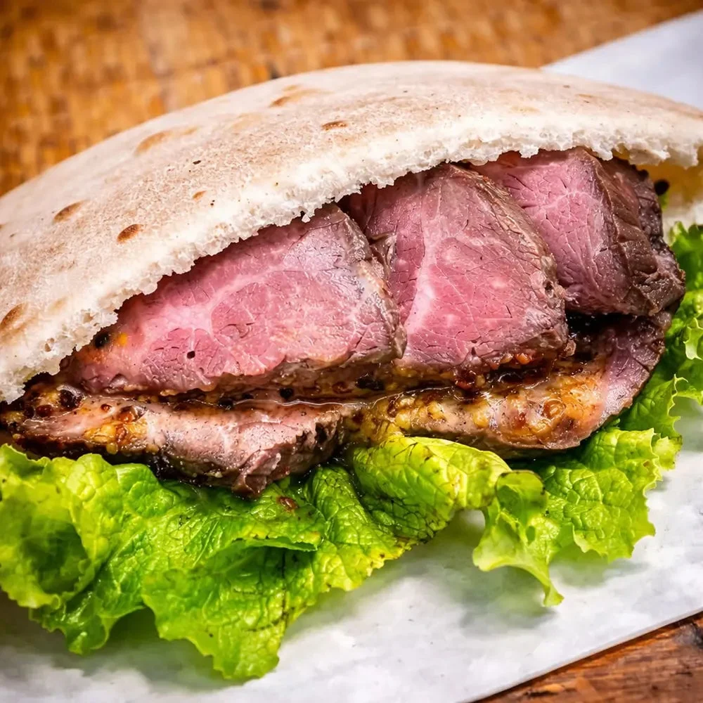 ローストビーフとレタスのサンドイッチ