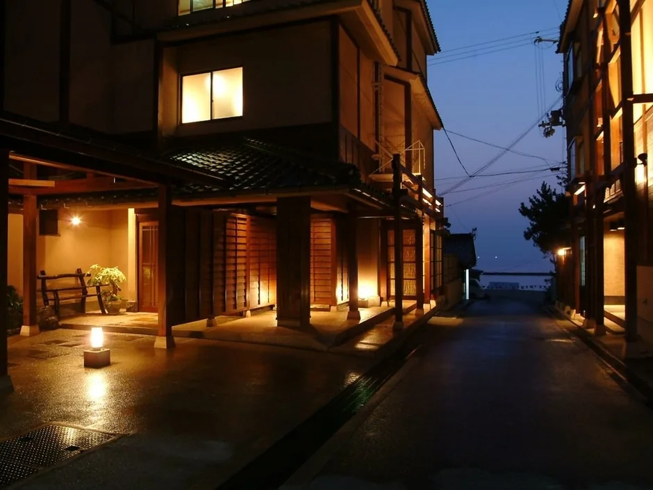 夜景の日本家屋