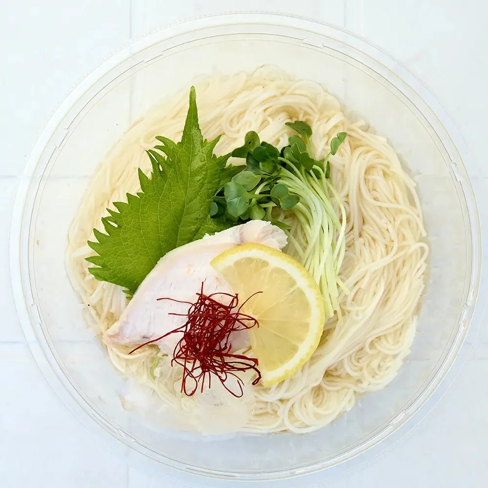 冷たいそうめんの盛り付け