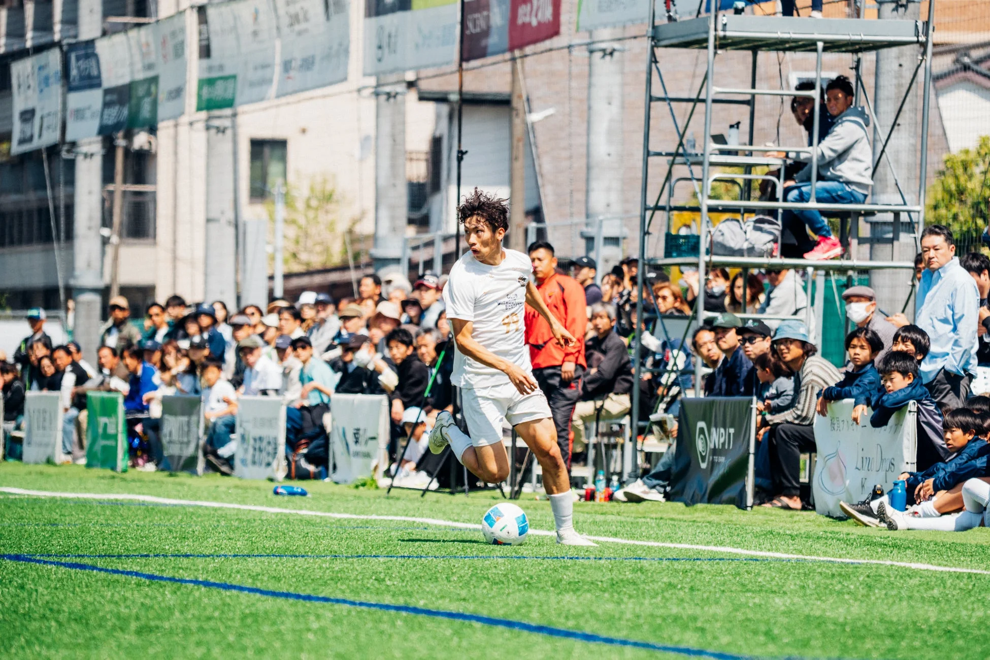 サッカー試合風景