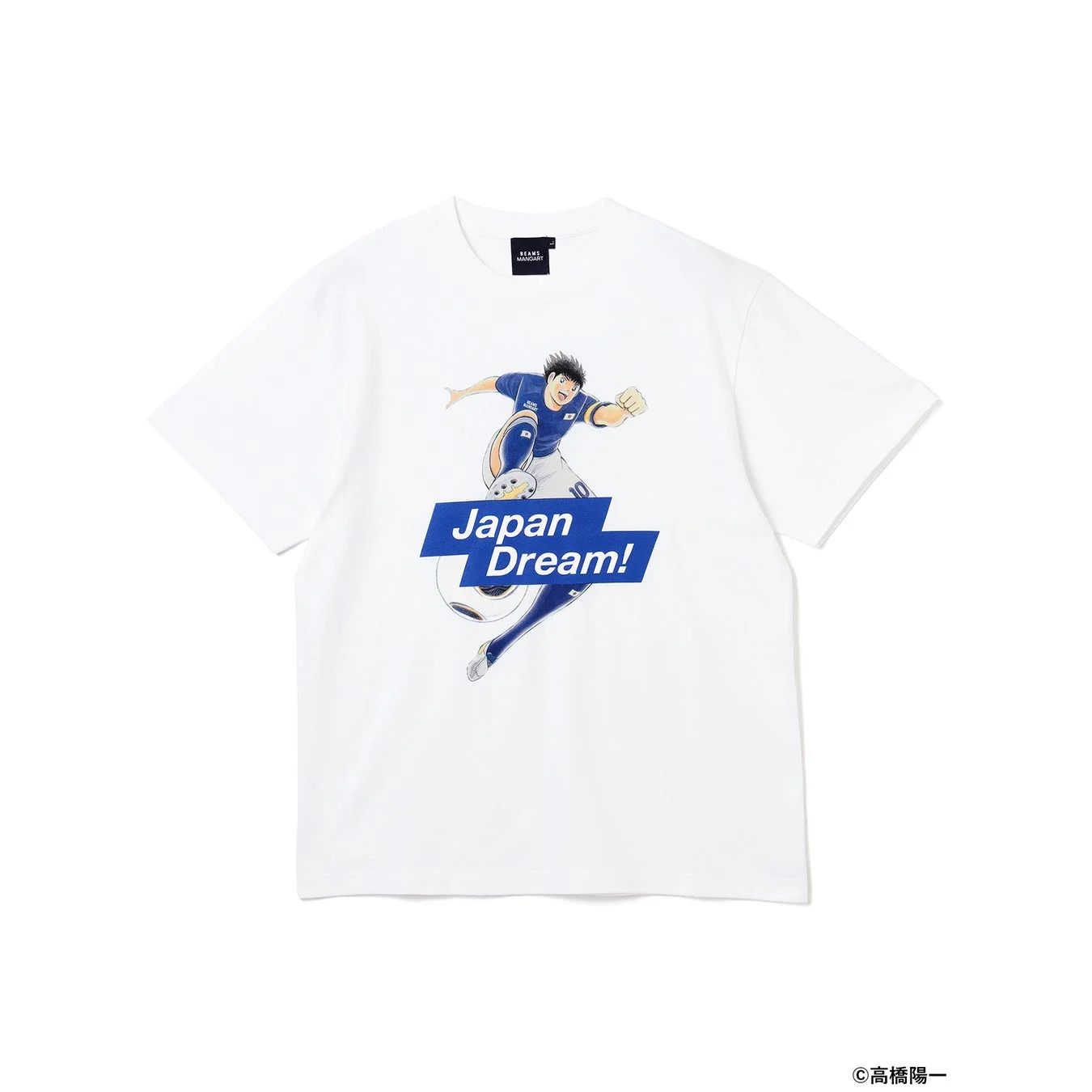 白いTシャツに、キャプテン翼の大空翼がサッカーボールを蹴るイラスト