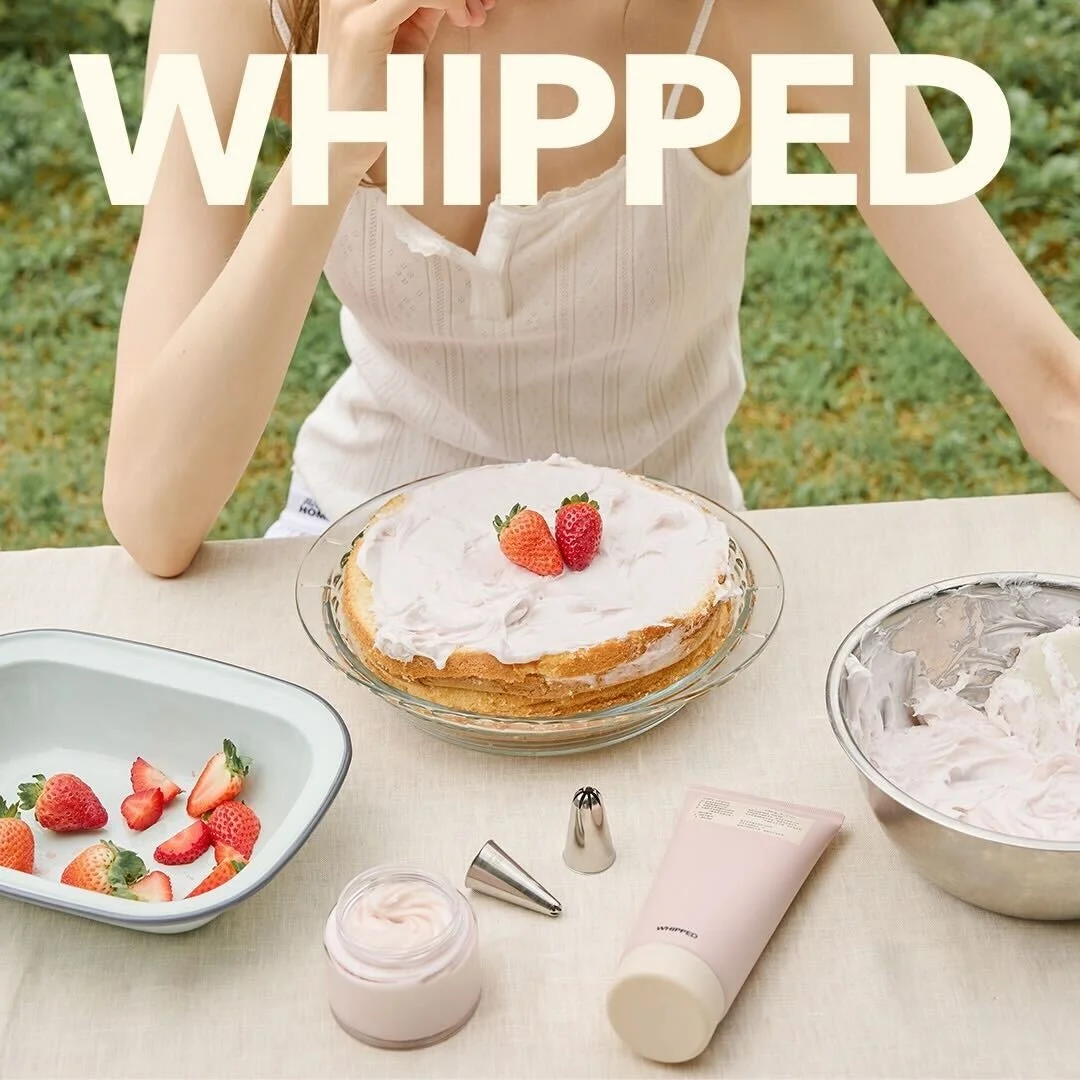 WHIPPED製品とケーキ