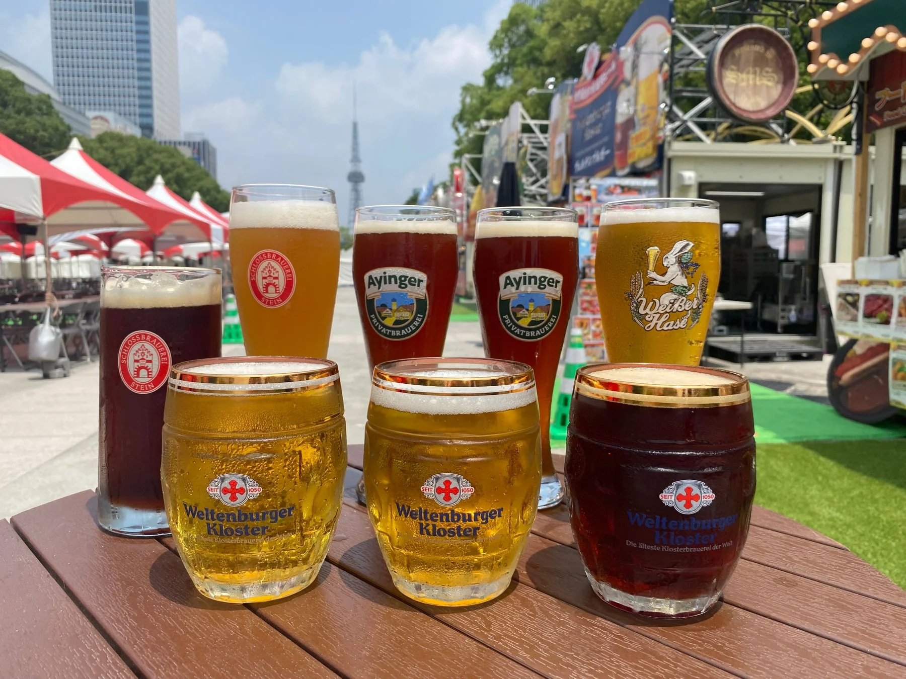 ドイツビールが並ぶテーブル